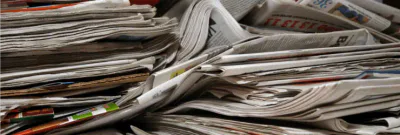 immagine di un mucchio di riviste e giornali usati